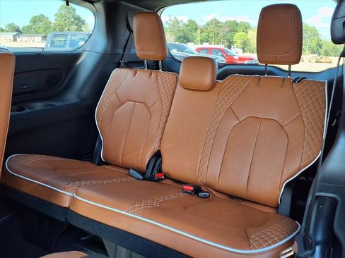 New 2026 Chrysler Pacifica Pinnacle FWD image 15