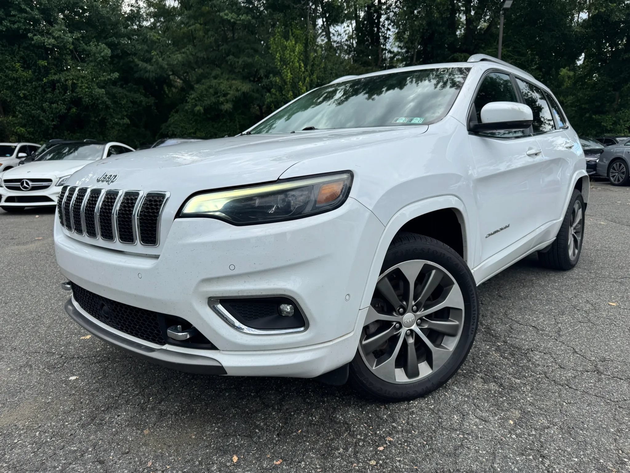 Used 2019 Jeep Cherokee Overland w/ Technology Group AWD/4WD image 1