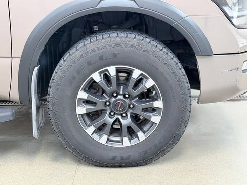 Used 2021 Nissan Titan PRO-4X AWD/4WD image 4