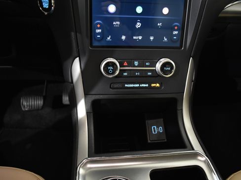 Used 2022 Ford Edge SEL w/ Convenience Package image 24