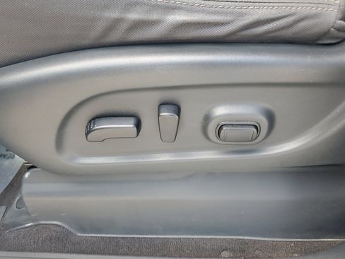 Used 2021 Nissan Titan SV w/ SV Convenience Package image 12