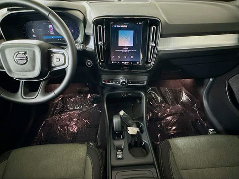 Used 2025 Volvo XC40 B5 Core image 27