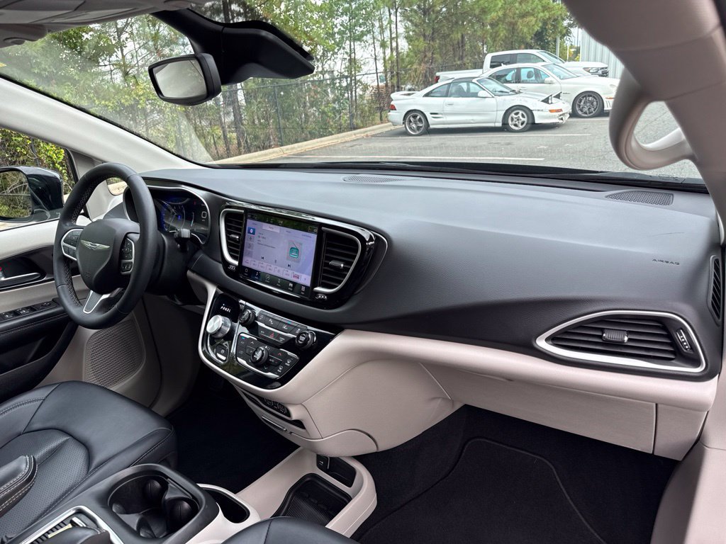 Used 2024 Chrysler Pacifica Touring-L FWD image 39