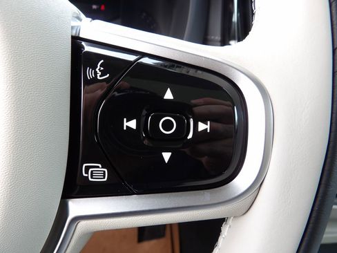 New 2026 Volvo XC60 B5 Ultra w/ Protection Package Premier image 19