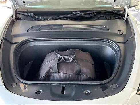 Used 2021 Tesla Model Y Long Range image 30