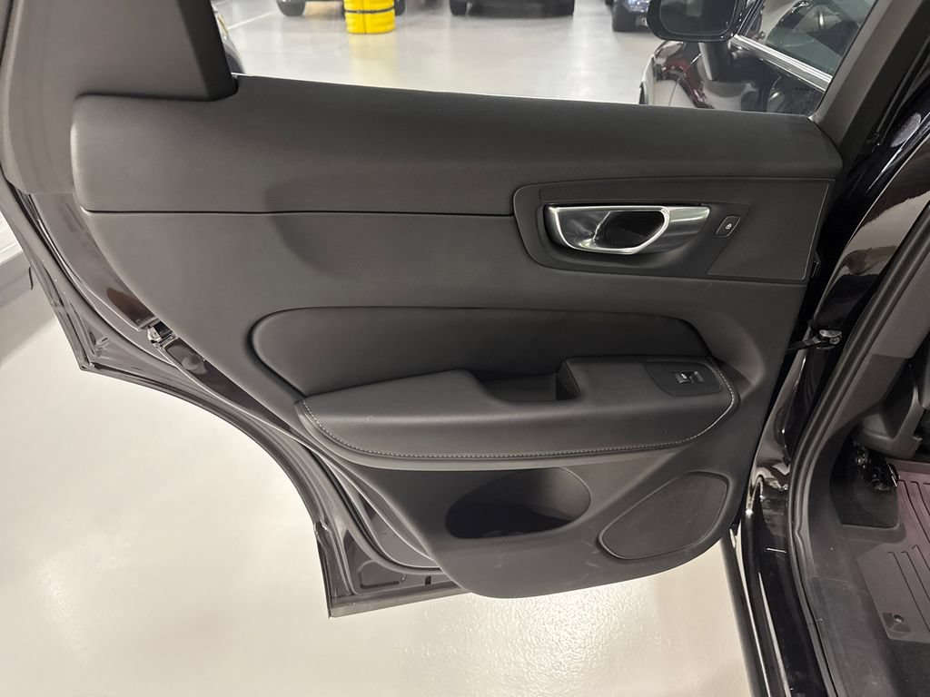 Certified 2023 Volvo XC60 B6 Ultimate w/ Protection Package Premier AWD/4WD image 21