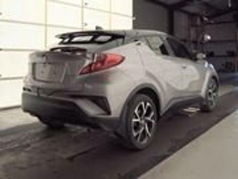 Used 2020 Toyota C-HR XLE image 8