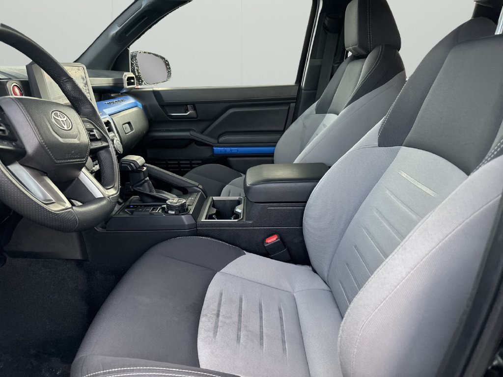 Used 2025 Toyota Tacoma TRD Off-Road AWD/4WD image 11