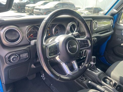 Used 2022 Jeep Wrangler Unlimited Sahara w/ Cold Weather Group AWD/4WD image 16