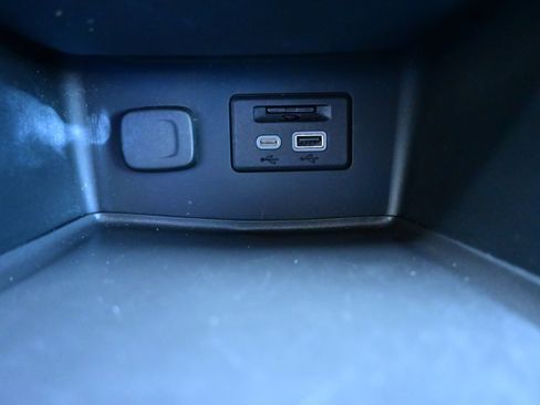 Used 2022 GMC Acadia SLT w/ Preferred Package image 29