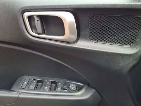 Used 2023 Hyundai Venue SEL w/ Cargo Package image 18