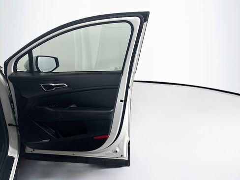 Used 2024 Kia Sportage LX image 31
