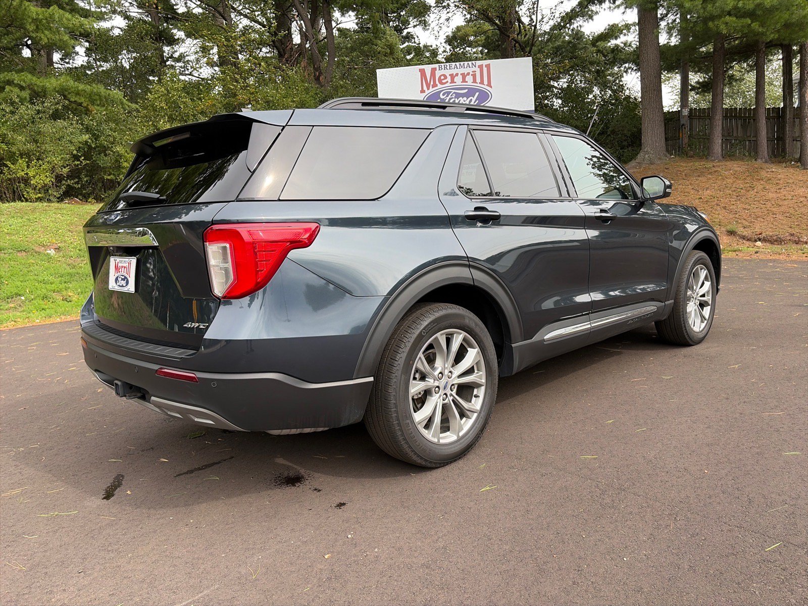 Used 2024 Ford Explorer XLT w/ Equipment Group 202A AWD/4WD image 6