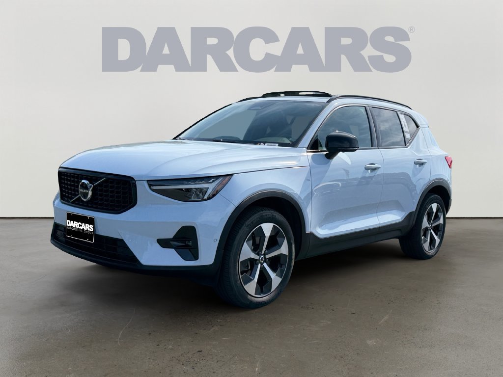 Certified 2024 Volvo XC40 B5 Plus AWD/4WD image 3