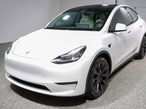 Used 2021 Tesla Model Y Long Range AWD/4WD image 26