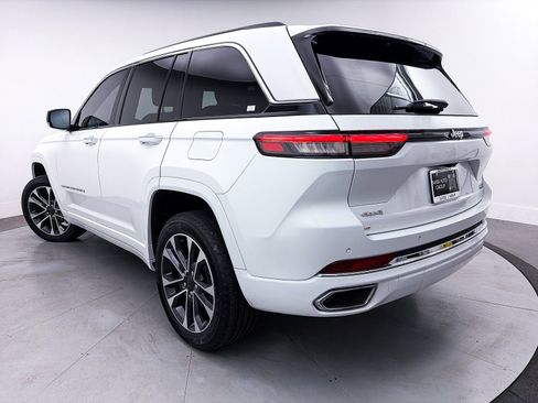Used 2023 Jeep Grand Cherokee Overland AWD/4WD image 2