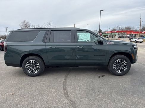 New 2026 Chevrolet Suburban Z71 w/ Z71 Off-Road Package AWD/4WD image 6