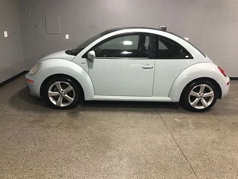 Used 2010 Volkswagen Beetle 2d Coupe Final Edition image 6