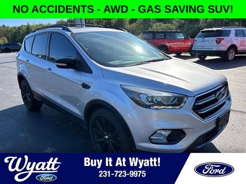 Used 2017 Ford Escape SE w/ SE Leather Comfort Package AWD/4WD image 1