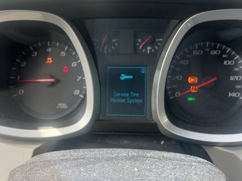 Used 2010 Chevrolet Equinox LT FWD image 5