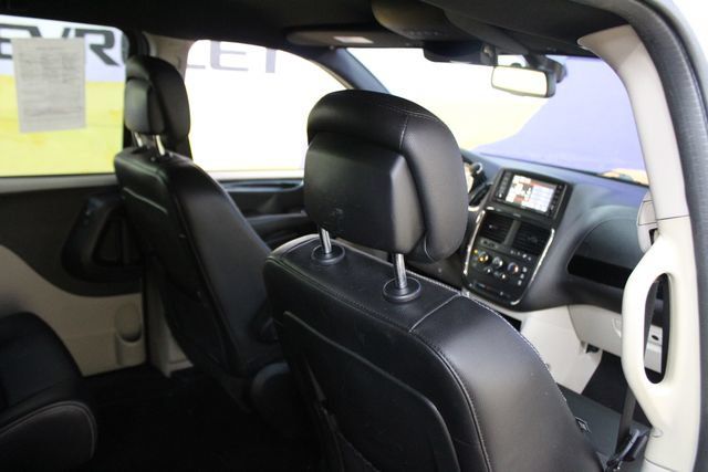 Used 2019 Dodge Grand Caravan SXT FWD image 11