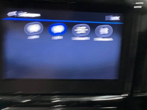 Used 2023 Chevrolet Traverse LT image 34