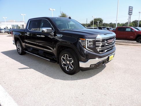 Certified 2023 GMC Sierra 1500 SLT RWD image 3