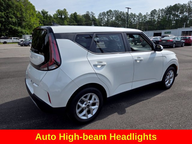 Used 2025 Kia Soul LX w/ LX Technology Package FWD image 9
