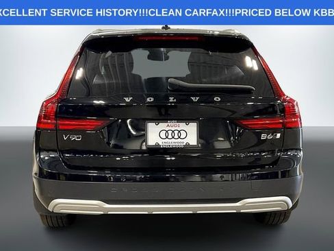 Used 2022 Volvo V90 B6 Cross Country image 4