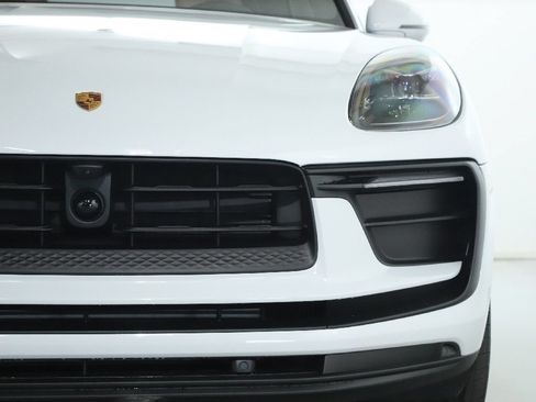 Used 2026 Porsche Macan AWD/4WD image 8