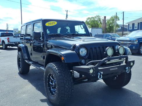 Used 2018 Jeep Wrangler Unlimited Sahara AWD/4WD image 7