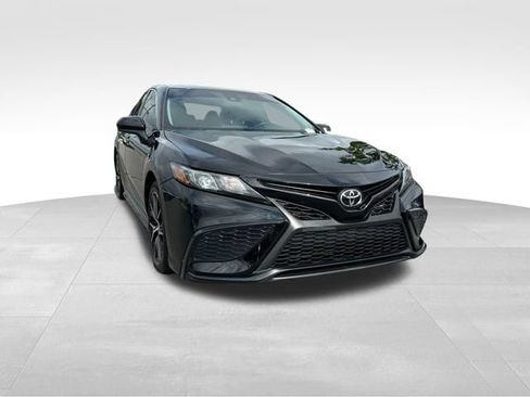 Used 2021 Toyota Camry SE FWD image 7