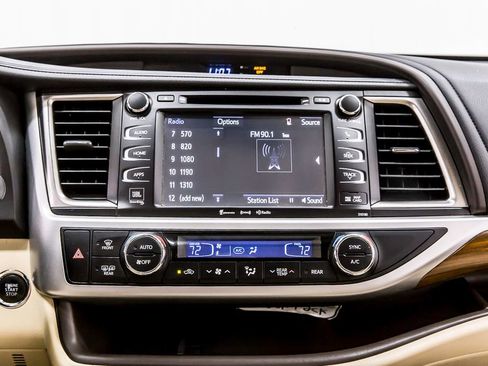 Used 2017 Toyota Highlander Limited FWD image 19