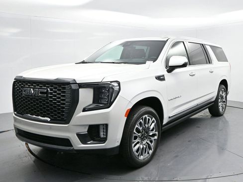 Used 2024 GMC Yukon XL Denali Ultimate image 3
