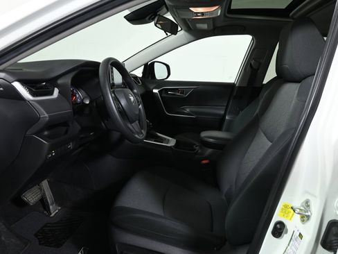 Used 2021 Toyota RAV4 XLE w/ Convenience Package AWD/4WD image 3