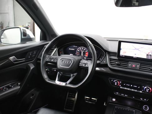 Used 2018 Audi SQ5 Premium Plus w/ Navigation Package image 18