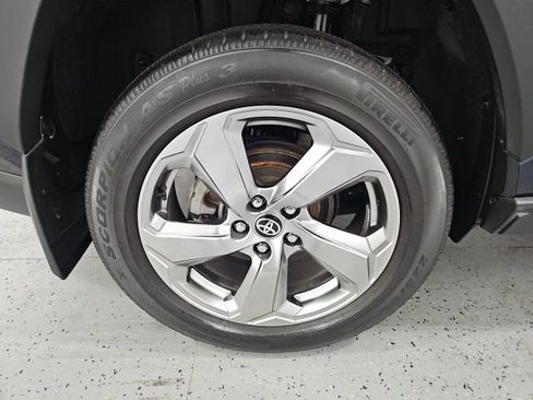Used 2020 Toyota RAV4 Limited AWD/4WD image 7