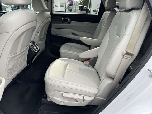 Used 2023 Kia Sorento EX w/ Panoramic Sunroof Package image 17