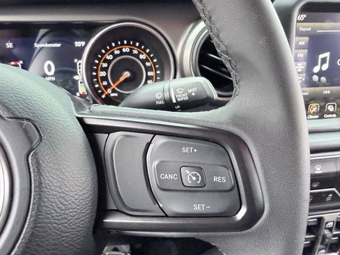 Used 2023 Jeep Gladiator Willys image 14