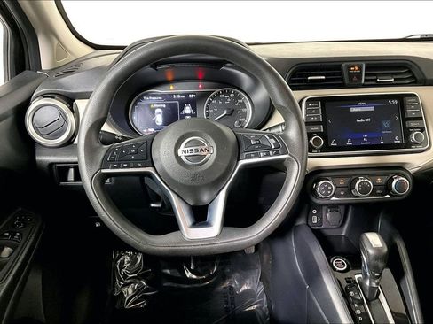 Used 2021 Nissan Versa SV image 5