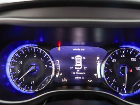 Used 2023 Chrysler Pacifica Touring-L FWD image 15