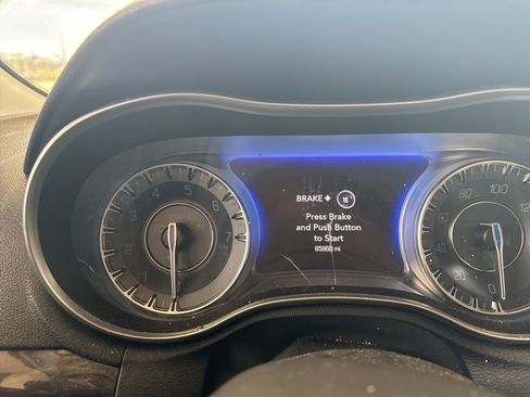 Used 2015 Chrysler 300 Limited image 6