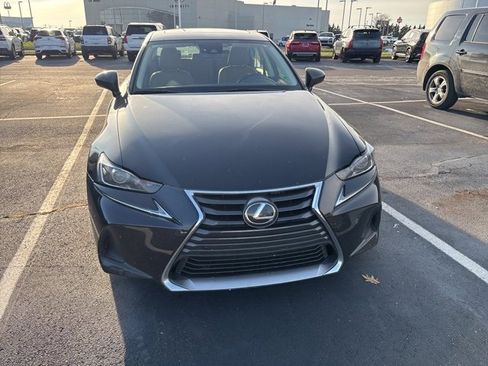 Used 2018 Lexus IS 300 AWD image 2