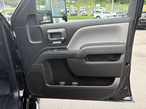 Used 2018 Chevrolet Silverado 3500 W/T w/ WT Convenience Package AWD/4WD image 19
