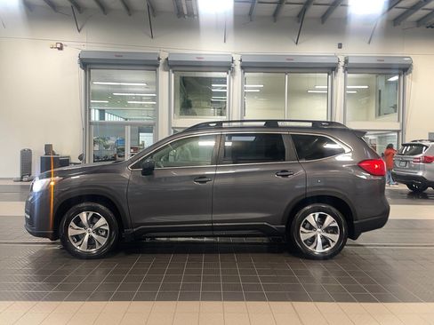 Used 2022 Subaru Ascent Premium w/ Convenience Package AWD/4WD image 4
