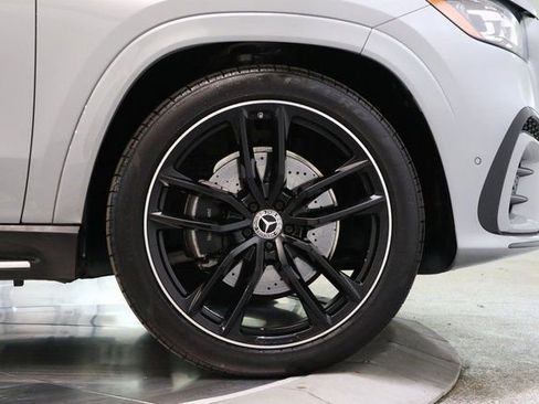 Used 2024 Mercedes-Benz GLS 580 4MATIC image 18