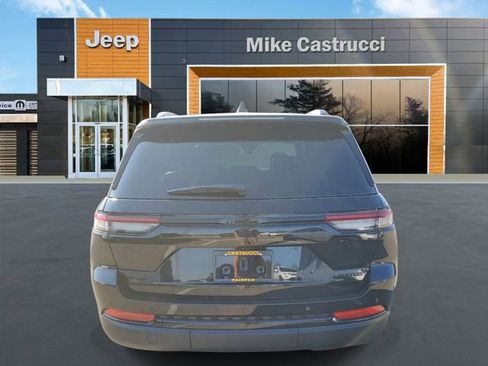 New 2025 Jeep Grand Cherokee Limited w/ Black Appearance Package image 4