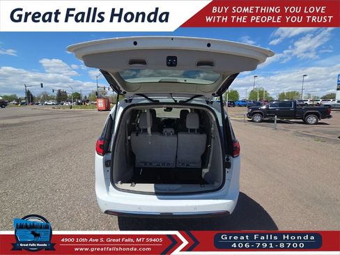 Used 2021 Chrysler Pacifica Limited w/ Premium & Safety Sphere Group AWD/4WD image 10