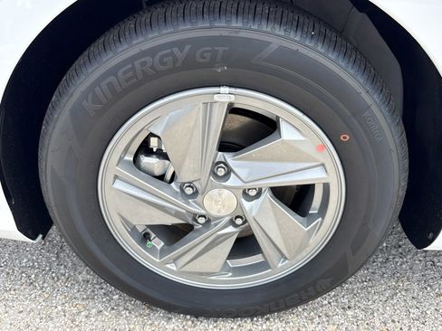 New 2026 Hyundai Elantra SE FWD image 9