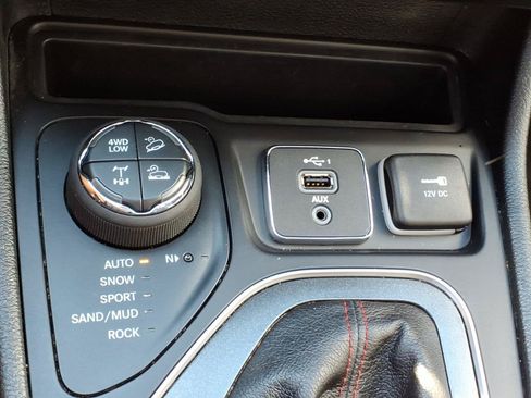 Used 2021 Jeep Cherokee Trailhawk w/ Sun, Sound & Nav Group AWD/4WD image 17